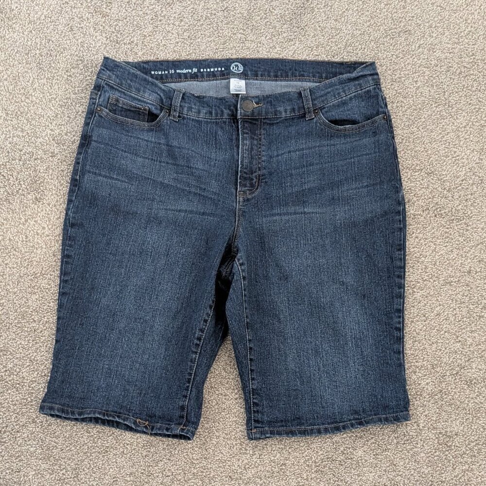 W62 Blue Denim Mid-Rise Jean Shorts; Modern Fit Bermuda; Size 16